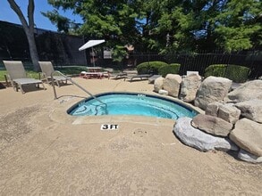 18733 Vista Del Sol in Dallas, TX - Building Photo - Building Photo