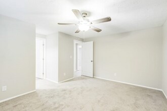 5369 Olde St in Stone Mountain, GA - Foto de edificio - Building Photo