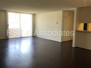 1114 12th St-Unit -208 in Santa Monica, CA - Building Photo - Building Photo