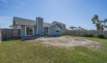 7498 Shadow Bay Dr in Panama City, FL - Building Photo - Building Photo