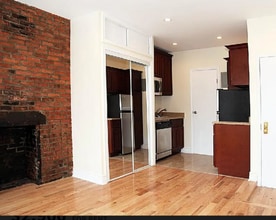 E.3rd E3rd St in New York, NY - Building Photo - Building Photo