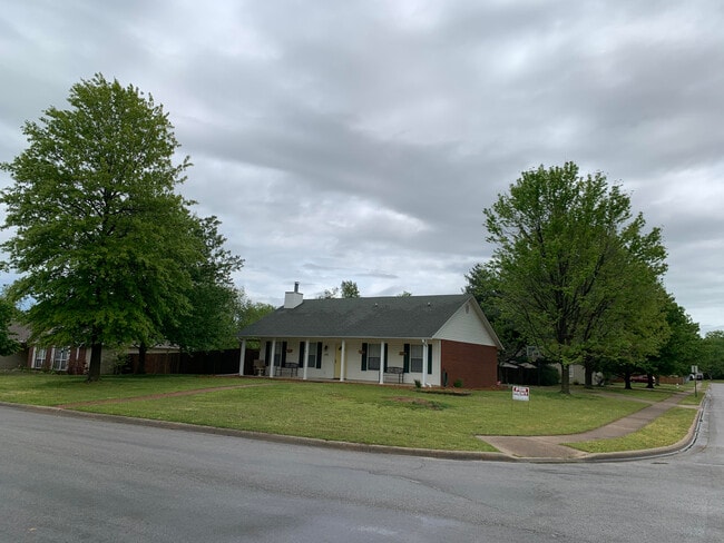 1474 N Caddo Ave in Fayetteville, AR - Building Photo - Building Photo