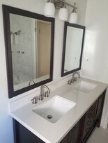 6012 S Kings Rd in Los Angeles, CA - Building Photo