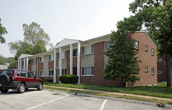 Woodson Park Apartments in Overland, MO - Building Photo - Building Photo