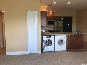 474 Sunshine Ln in Reno, NV - Building Photo - Building Photo