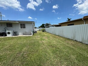 17472 SW 105th Ave in Miami, FL - Building Photo - Building Photo