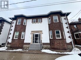 181 Jane St in Toronto, ON - Building Photo