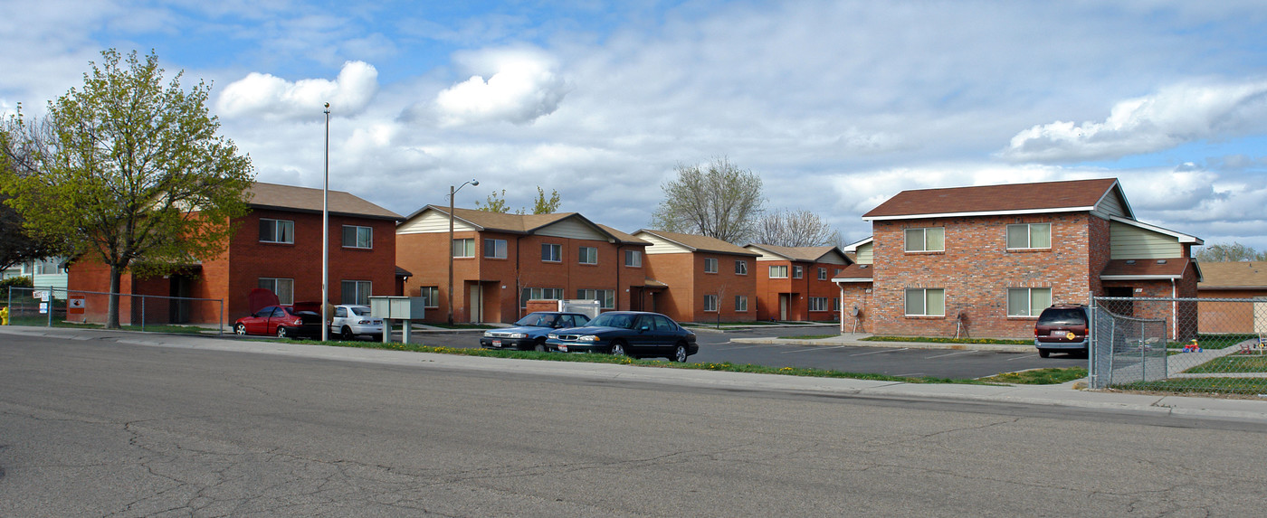 Checola Apartments in Nampa, ID - Building Photo