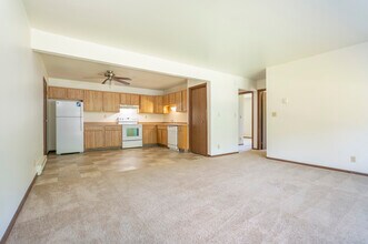 Woodfield Circle in Wausau, WI - Building Photo - Interior Photo