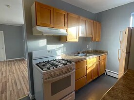 51 Bedford St, Unit B in Hartford, CT - Building Photo