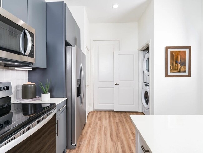 property at 641 W Crosstimbers St