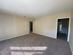 1037 Shearer St in Roseville, CA - Building Photo - Building Photo