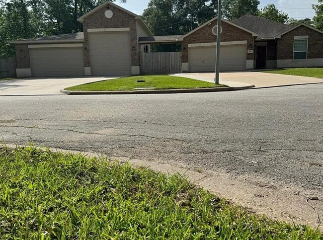 property at 2011 Halyard Dr