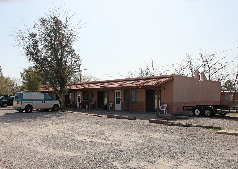 740 E Limberlost Dr in Tucson, AZ - Foto de edificio