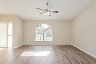 8823 Gum Tree Ave in New Port Richey, FL - Building Photo - Building Photo