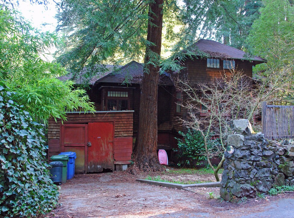 144-178 Corte Madera in Mill Valley, CA - Foto de edificio