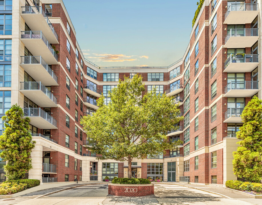 2020 12th St NW, Unit 417 in Washington, DC - Foto de edificio