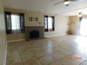 219 Larkspur St in Ridgecrest, CA - Building Photo - Building Photo
