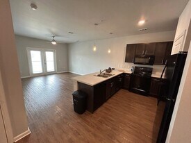 2136 W 34th St, Unit 146 in Houston, TX - Building Photo