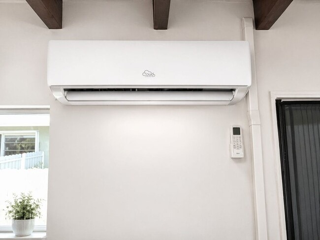 1355 NE 129th St in North Miami, FL - Foto de edificio - Building Photo