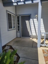 1030 Windmill Dr in Dixon, CA - Building Photo - Building Photo