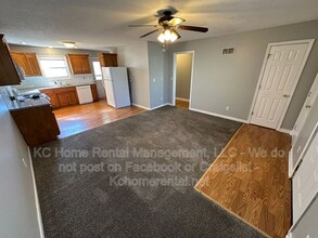 817 NE Independence Ct in Lee's Summit, MO - Building Photo - Building Photo