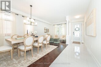 2355 Pilgrim Square in Oshawa, ON - Building Photo - Building Photo