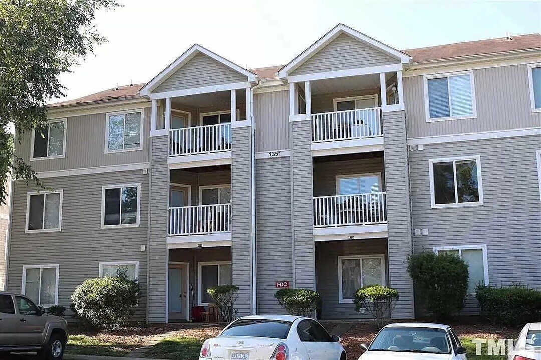 Room in Apartment on Crab Orchard Dr in Raleigh, NC - Building Photo