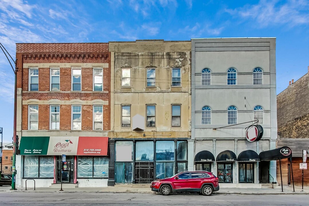 1376 W Grand Ave in Chicago, IL - Foto de edificio