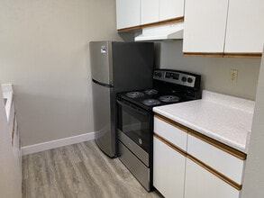 Divine Suites at Downtown Renton in Renton, WA - Foto de edificio - Building Photo