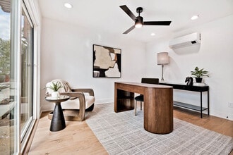 210 NW 9th St in Bentonville, AR - Foto de edificio - Building Photo