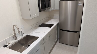 8551 Kenneth Clyde St in Las Vegas, NV - Foto de edificio - Building Photo