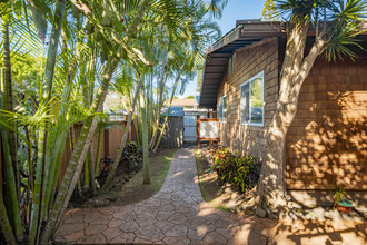 5221 Kohi St, Unit b in Lahaina, HI - Foto de edificio - Building Photo