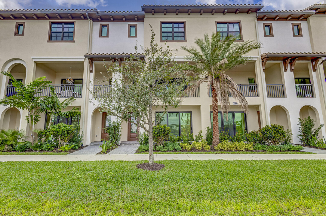 12719 Machiavelli Way in Palm Beach Gardens, FL - Foto de edificio