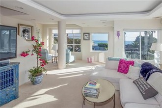 244 Cliff Dr in Laguna Beach, CA - Building Photo - Interior Photo