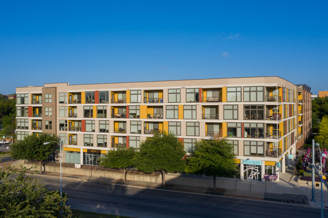 Cole Apartments in Austin, TX - Foto de edificio - Building Photo