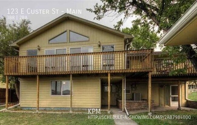 property at 123 E Custer St