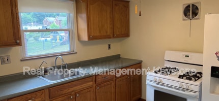 910 9th St in Clairton, PA - Building Photo - Building Photo