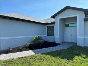 916 Apple Ave in Lehigh Acres, FL - Building Photo - Building Photo