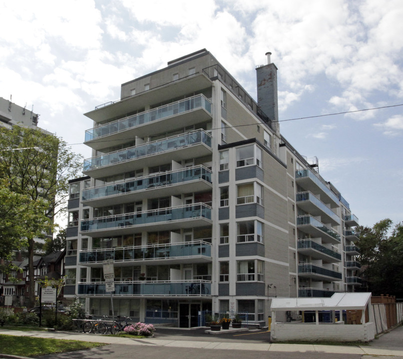 Walmer Flats in Toronto, ON - Building Photo