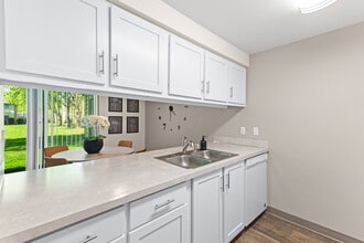 The Monterey Apartments in Vancouver, WA - Building Photo - Building Photo