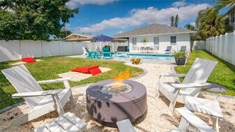 588 105th Ave N in Naples, FL - Building Photo