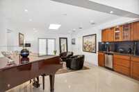 8215 SW 63rd Ct in Miami, FL - Foto de edificio - Building Photo