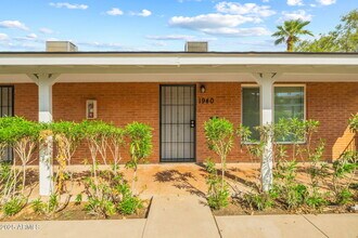 1940 W Amelia Ave in Phoenix, AZ - Foto de edificio - Building Photo