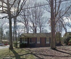 6220 Rosecrest Dr in Charlotte, NC - Building Photo