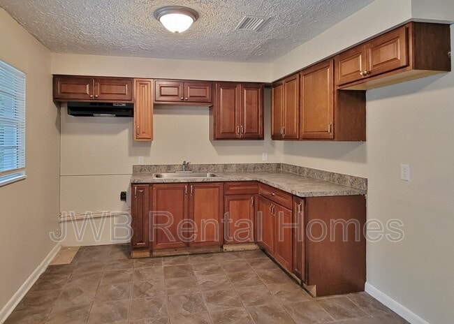 2414 Coleman Ct in Jacksonville, FL - Building Photo - Building Photo