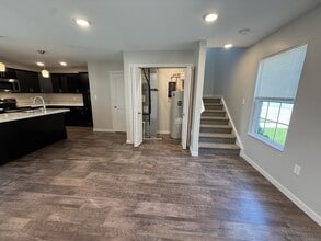 301 Creekview Dr in North Vernon, IN - Building Photo - Building Photo