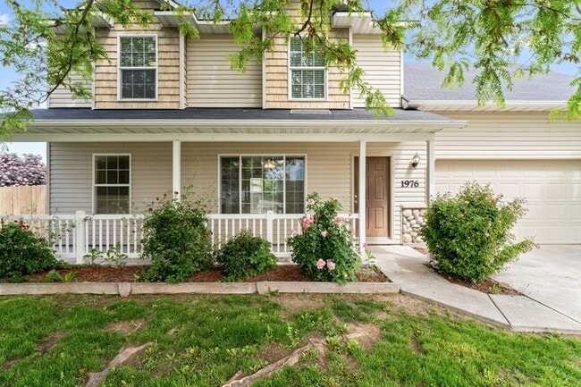 1976 W Lake Pointe Ct in Nampa, ID - Building Photo - Building Photo