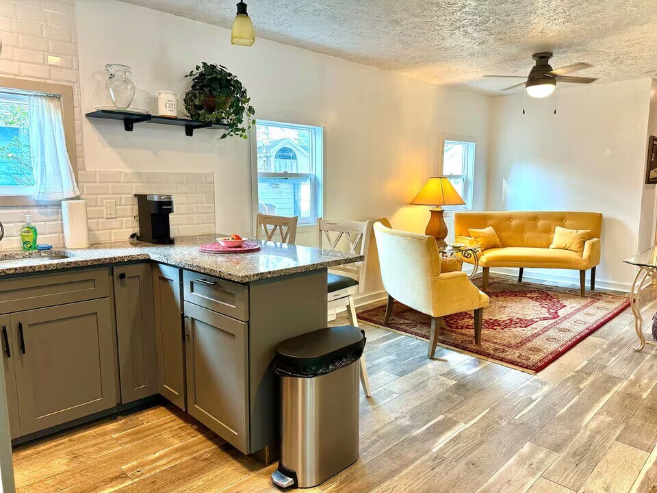 56366 Basswood Rd in Mishawaka, IN - Foto de edificio