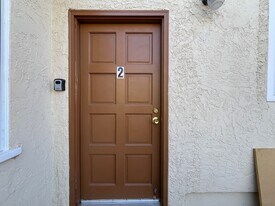 554 Los Angeles Pl in San Diego, CA - Building Photo